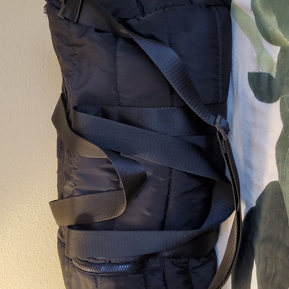 Madden Girl gym/overnight bag plus backpack tote - Picture 2 of 9